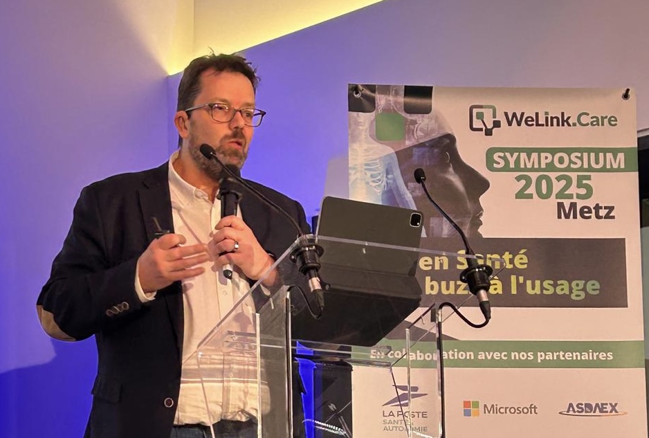 Lionel Reichardt au micro lors du symposium WeLink.Care 2025 à Metz.
